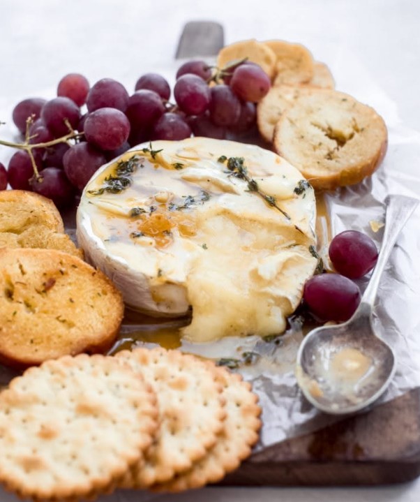 Caws Penhelyg cheese and biscuits