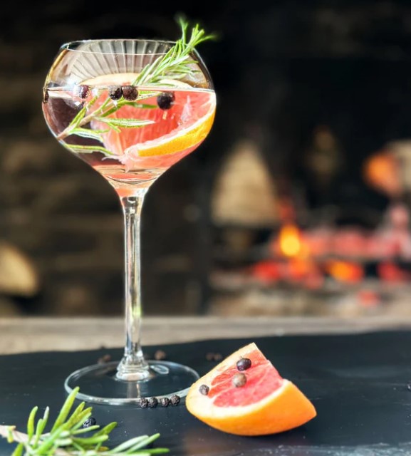 Dirwest botanical spirit in glass