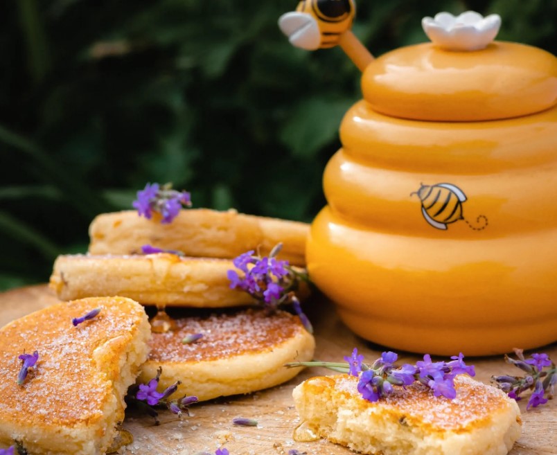Fat Bottm Welshcakes with honey pot
