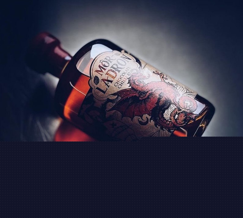 Mor Ladron chocolate chilli rum in shadow