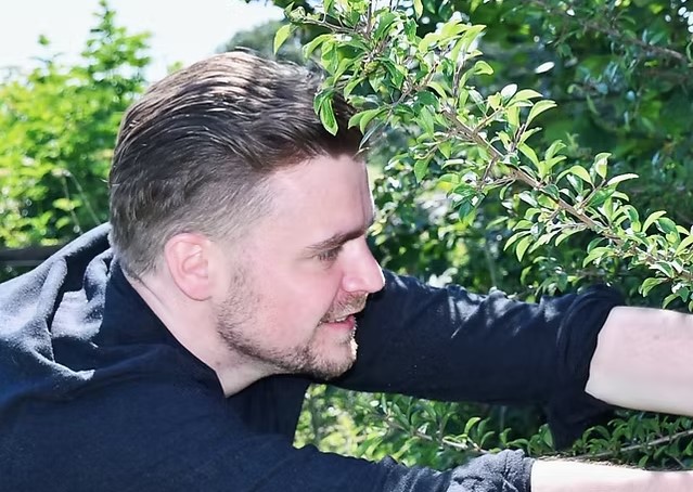 Myflower founder foraging