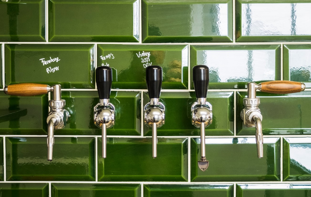 Sobremesa tap room taps