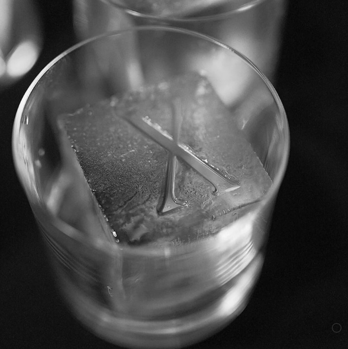 Tens Sprits X ice cube in glass
